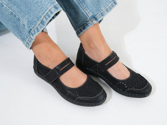 Lifestyle image for Winnie Mary-Jane - Black